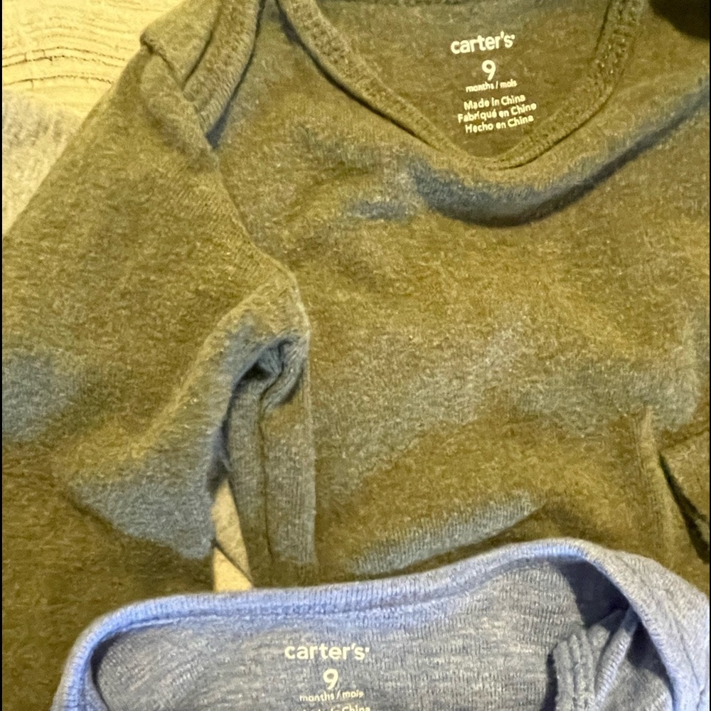 Carter’s baby nine months long sleeve onesies - Picture 2 of 2